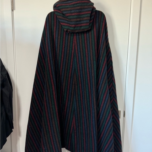 Vintage 100% wool cape with large hood! - Picture 4 of 7